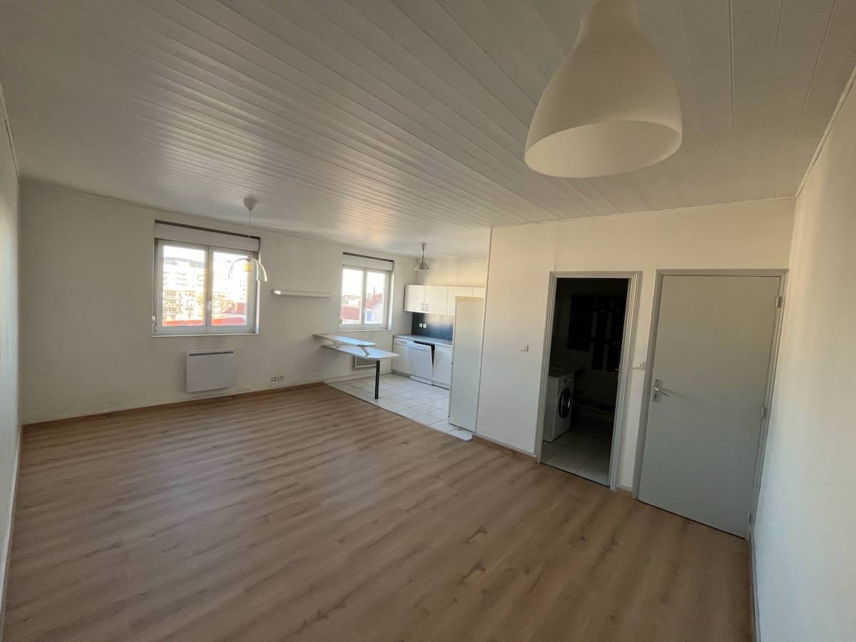 Loue T3 lumineux 73 m² – dernier étage, ascenseur, garage – Jardin Lecoq / Universités