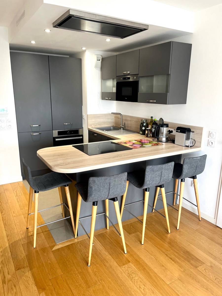 2P meublé 42m²- 6e étage lumineux + balcon - Résidence récente - Issy