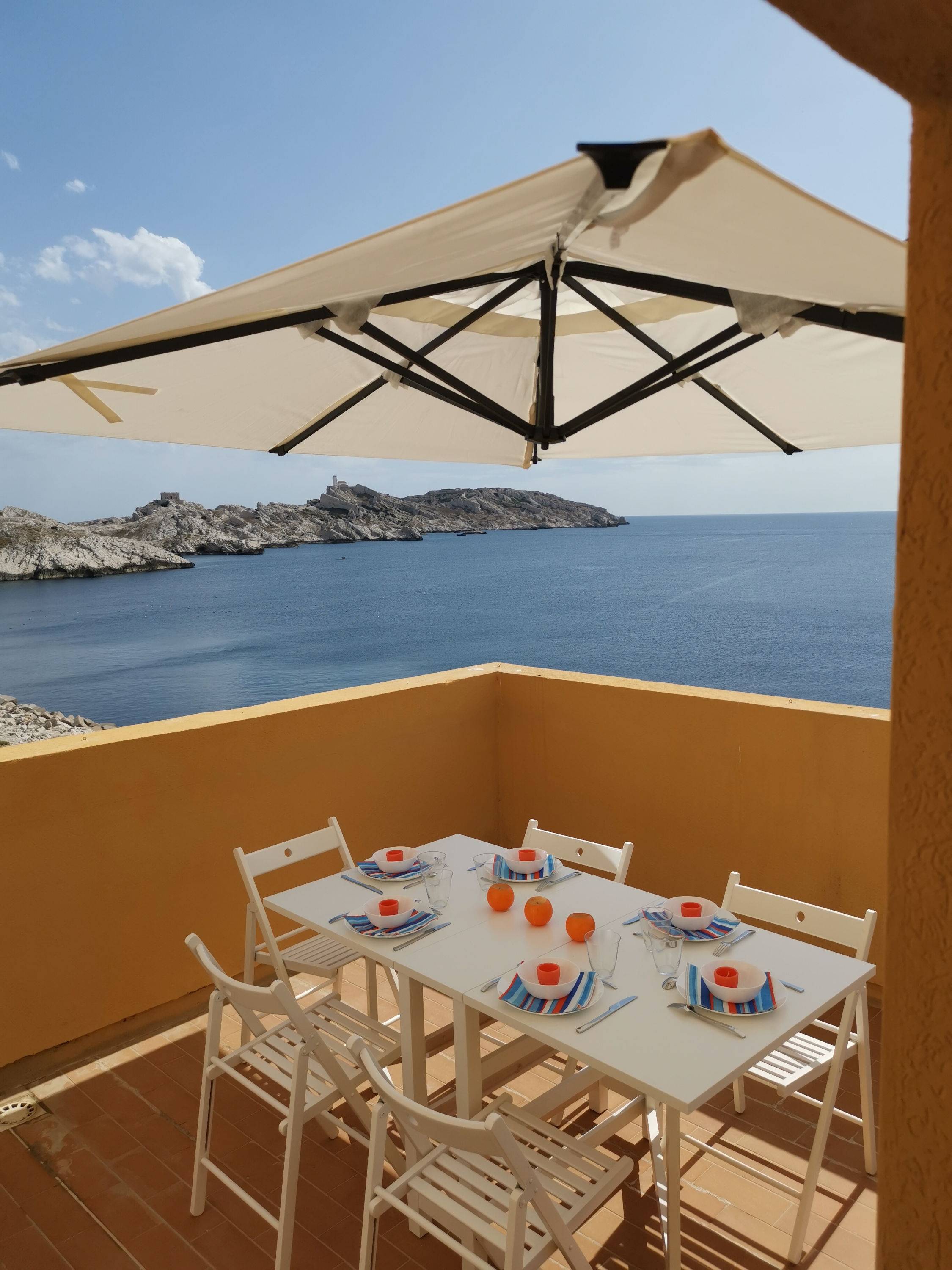 Loue appartement 115m² - 8 couchages - 3 terrasses vue mer - plage à pied - Îles du Frioul