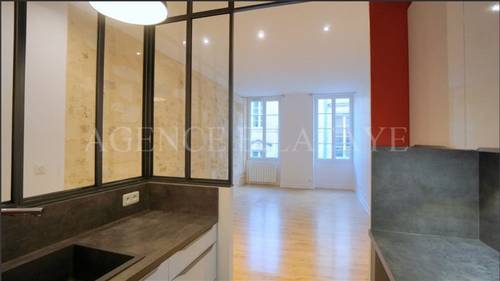 Loue appartement T3 + place parking - Place du Palais - 58m² - Bordeaux (33)