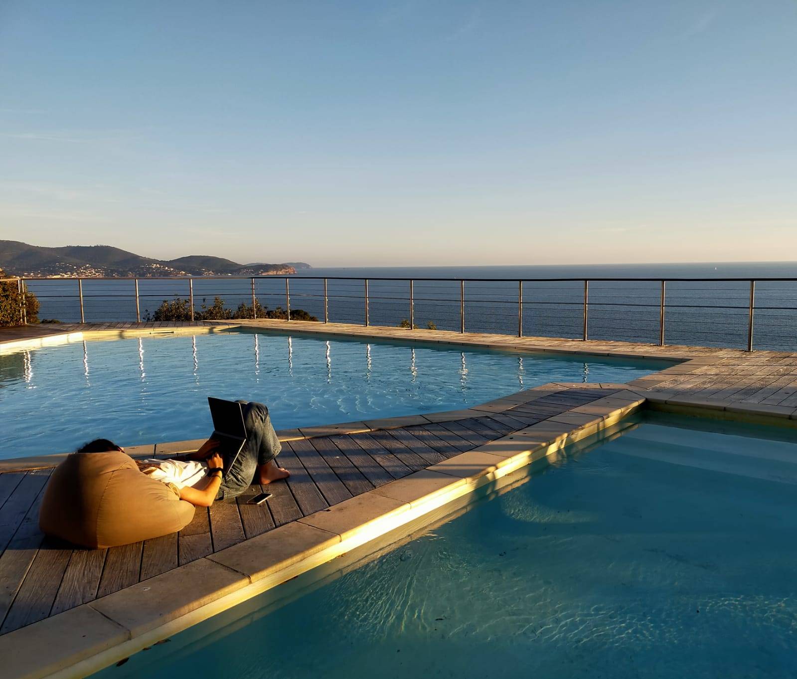 Loue appartement dans résidence standing avec piscine, tennis et accès privé plage - 4 couchages