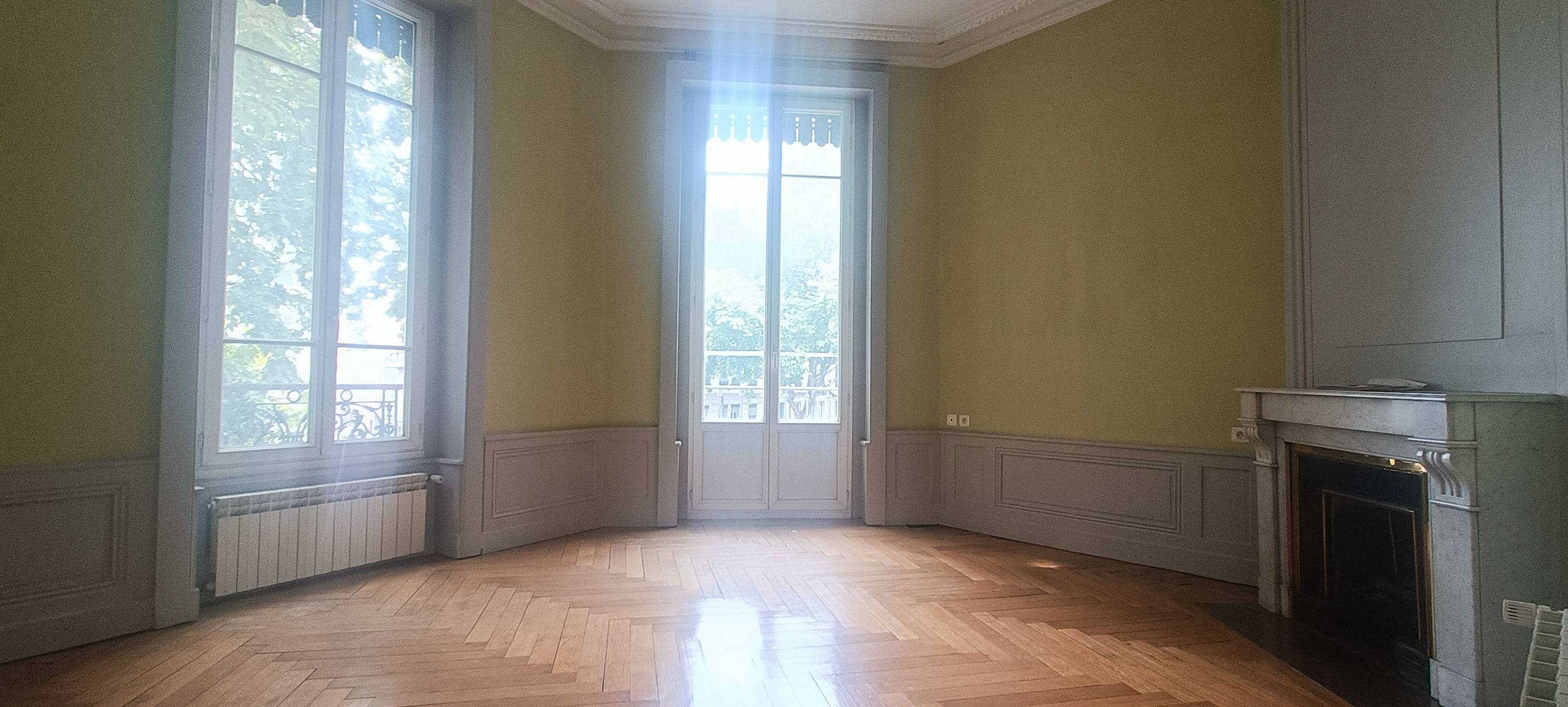 Loue appartement 87m² Lyon 7ème, situé entre Jean Macé et Saxe-Gambetta, à 5 minutes à pied des facultés