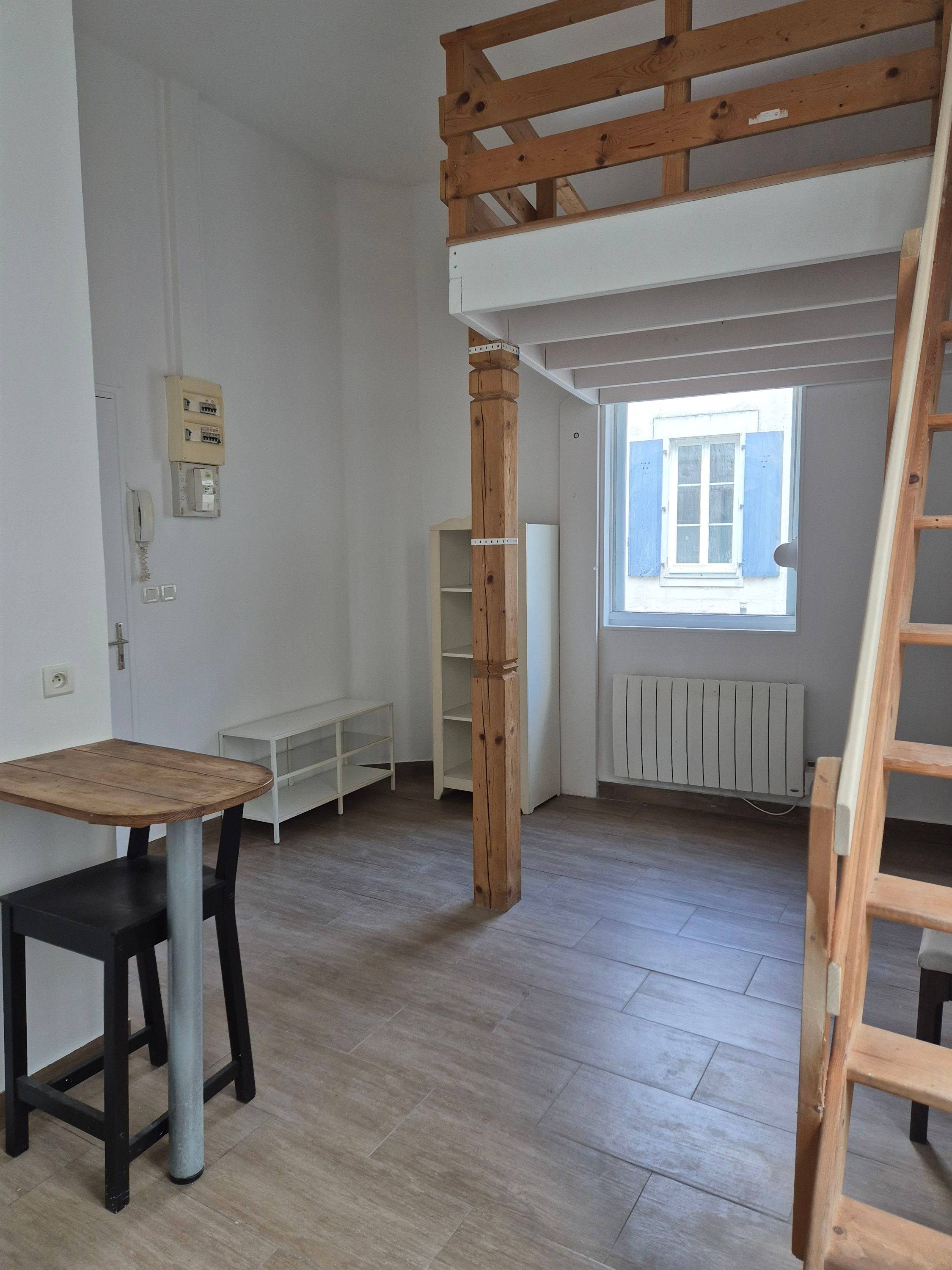 Loue appartement 18m² studio avec mezzanine Quartier Saint Félix Nantes