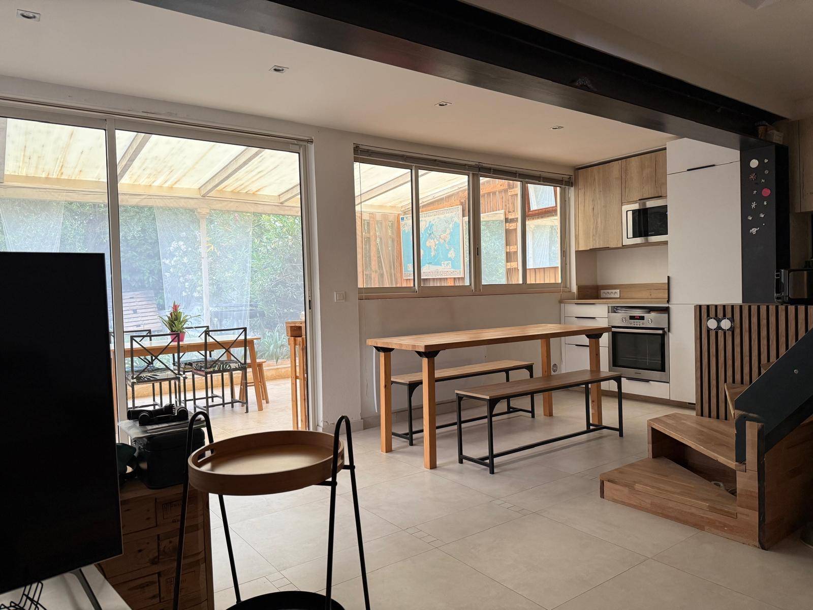Loue appartement triplex climatisé au calme avec terrasse à Antibes - 6 couchages - parking privé