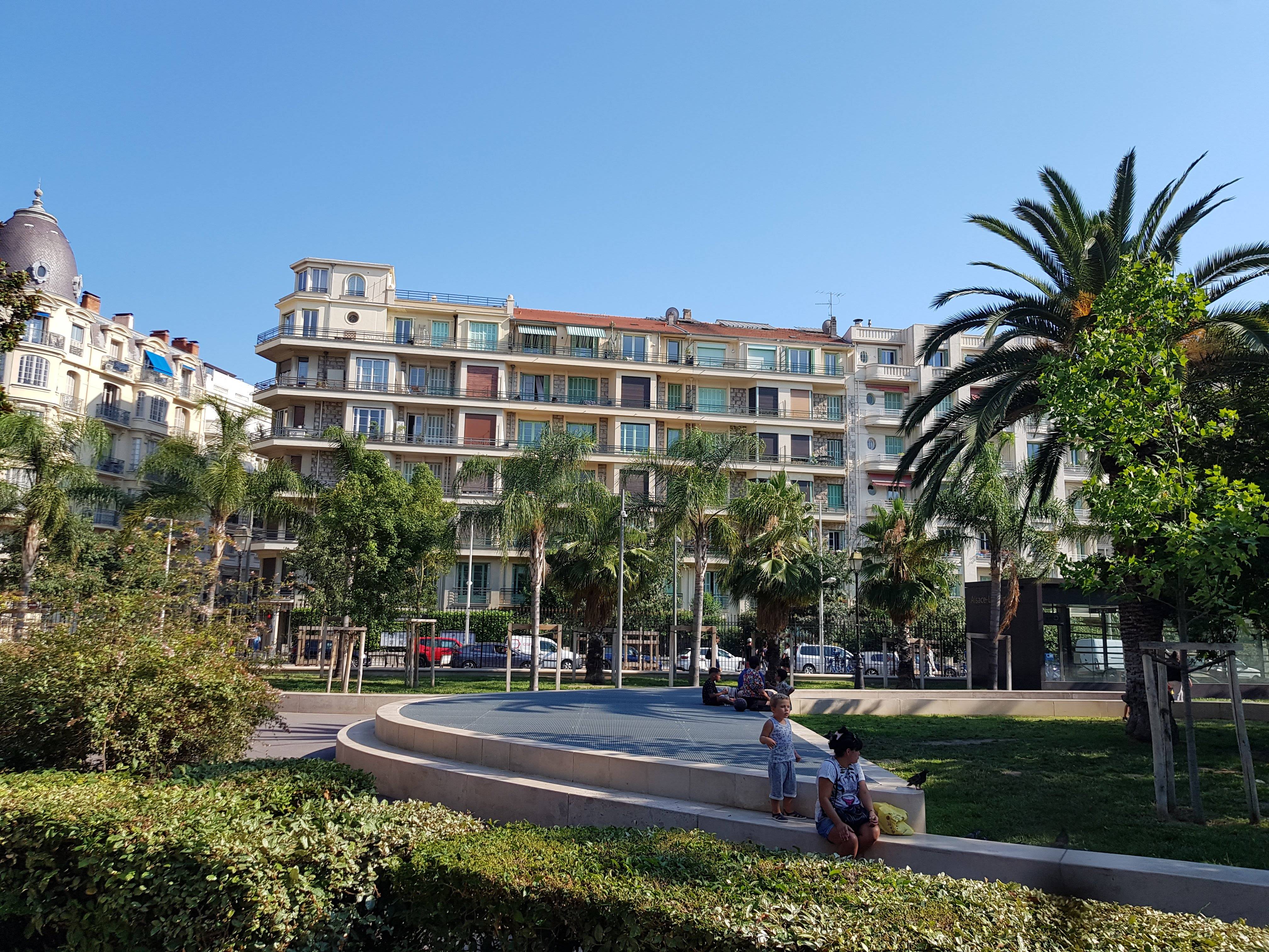 Loue bel appartement terrasse à 600 mètres de la mer - 2 chambres, 4 couchages, Nice (06)