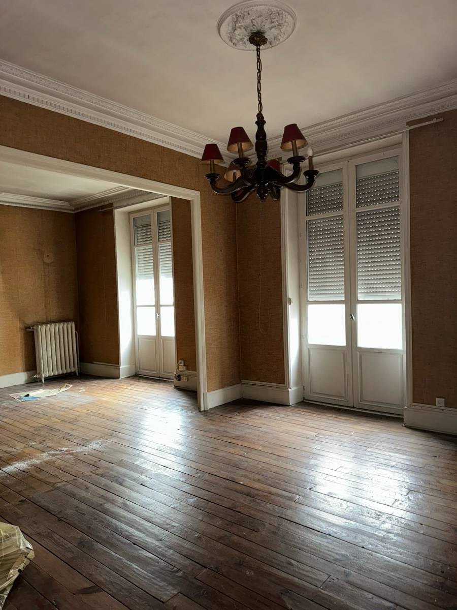 5 appartements T1&T2 à vendre dans bel immeuble - Vichy classée UNESCO