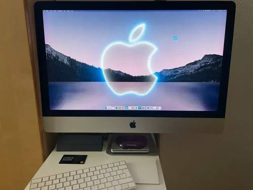 Vends iMac Apple 27 pouces 3 GHz et 3 To TBE avec carton et facture