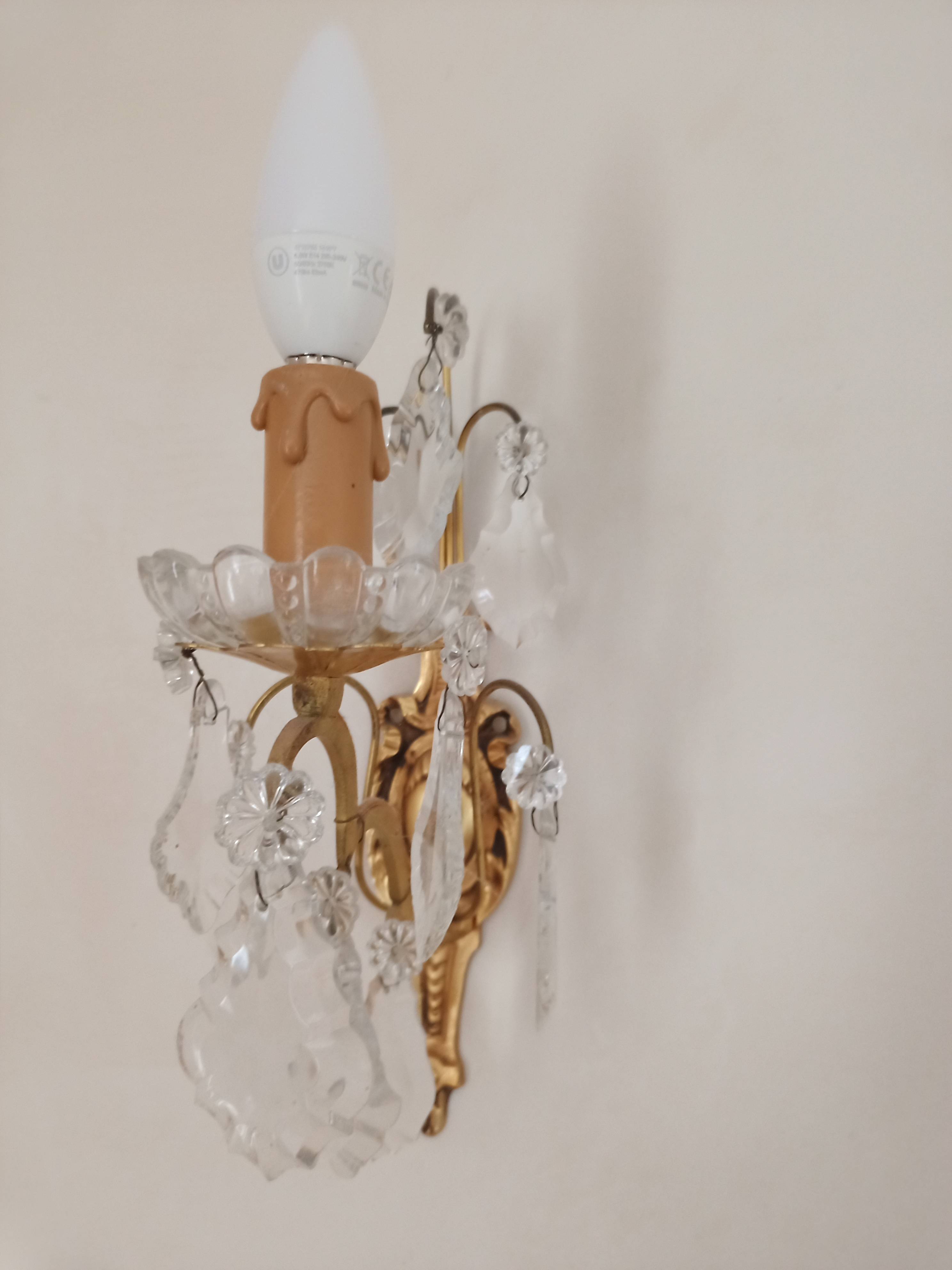 2 appliques de style en bronze et pampilles en verre