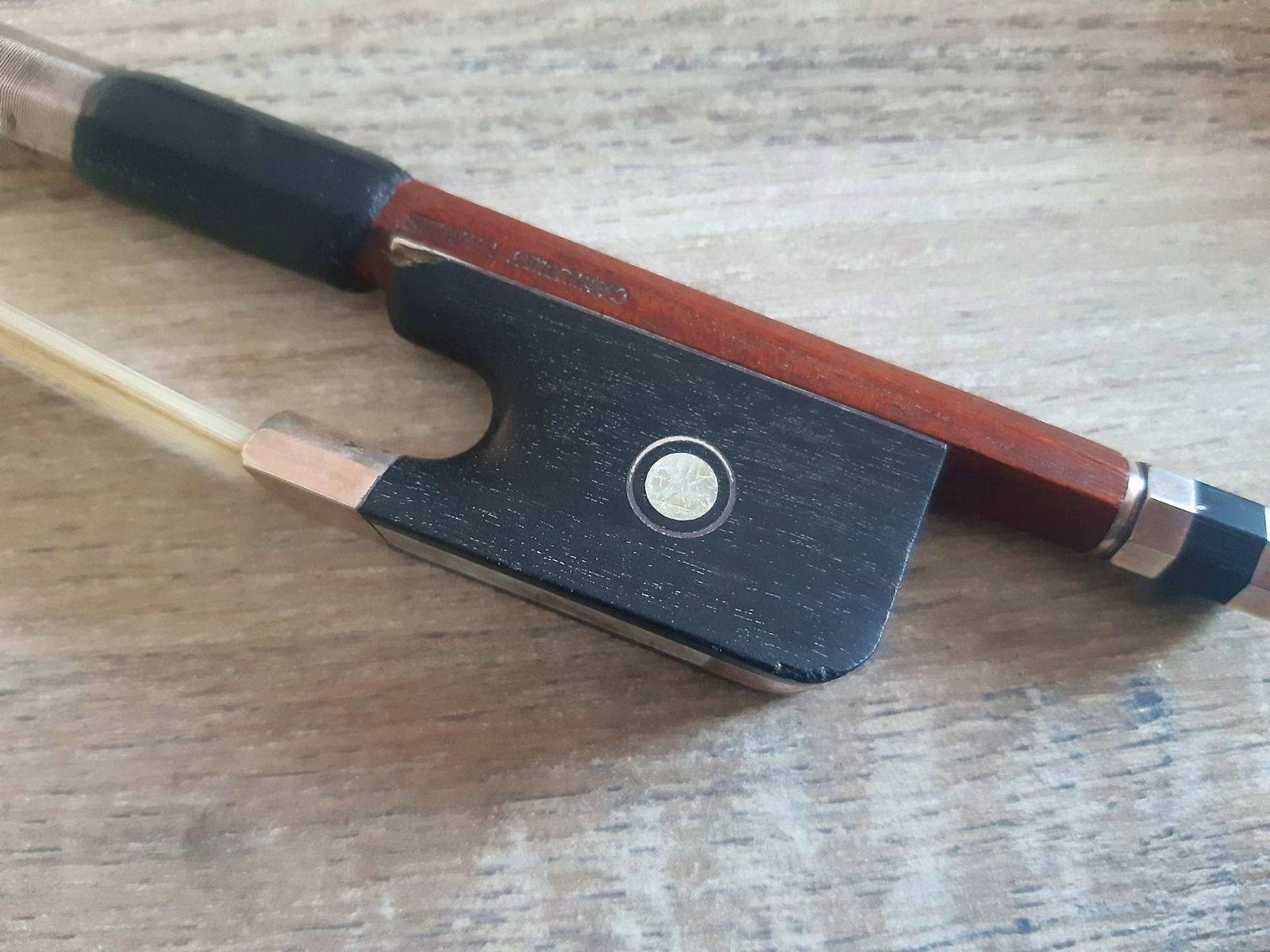 Archet de violoncelle