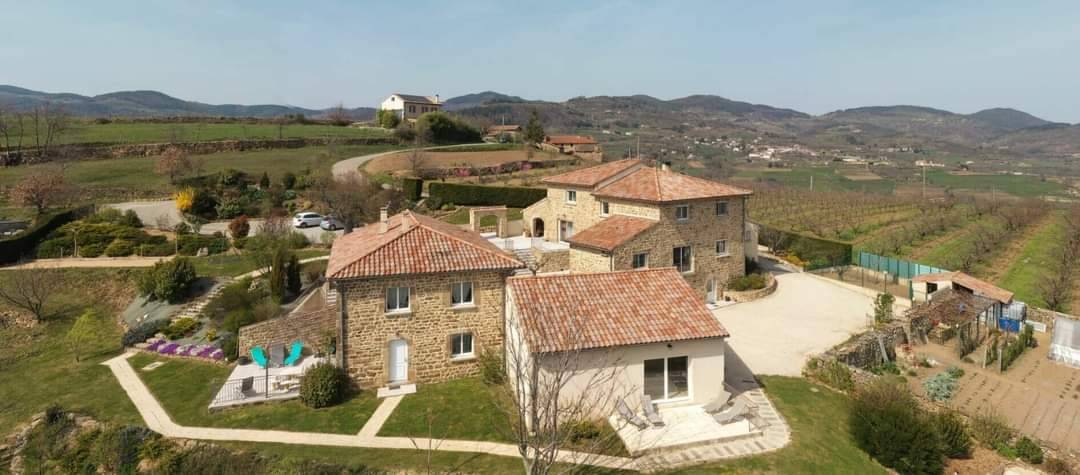Loue gîte tout confort avec piscine intérieure, jacuzzi, accès privé rivière - 6 couchages - Ardèche verte