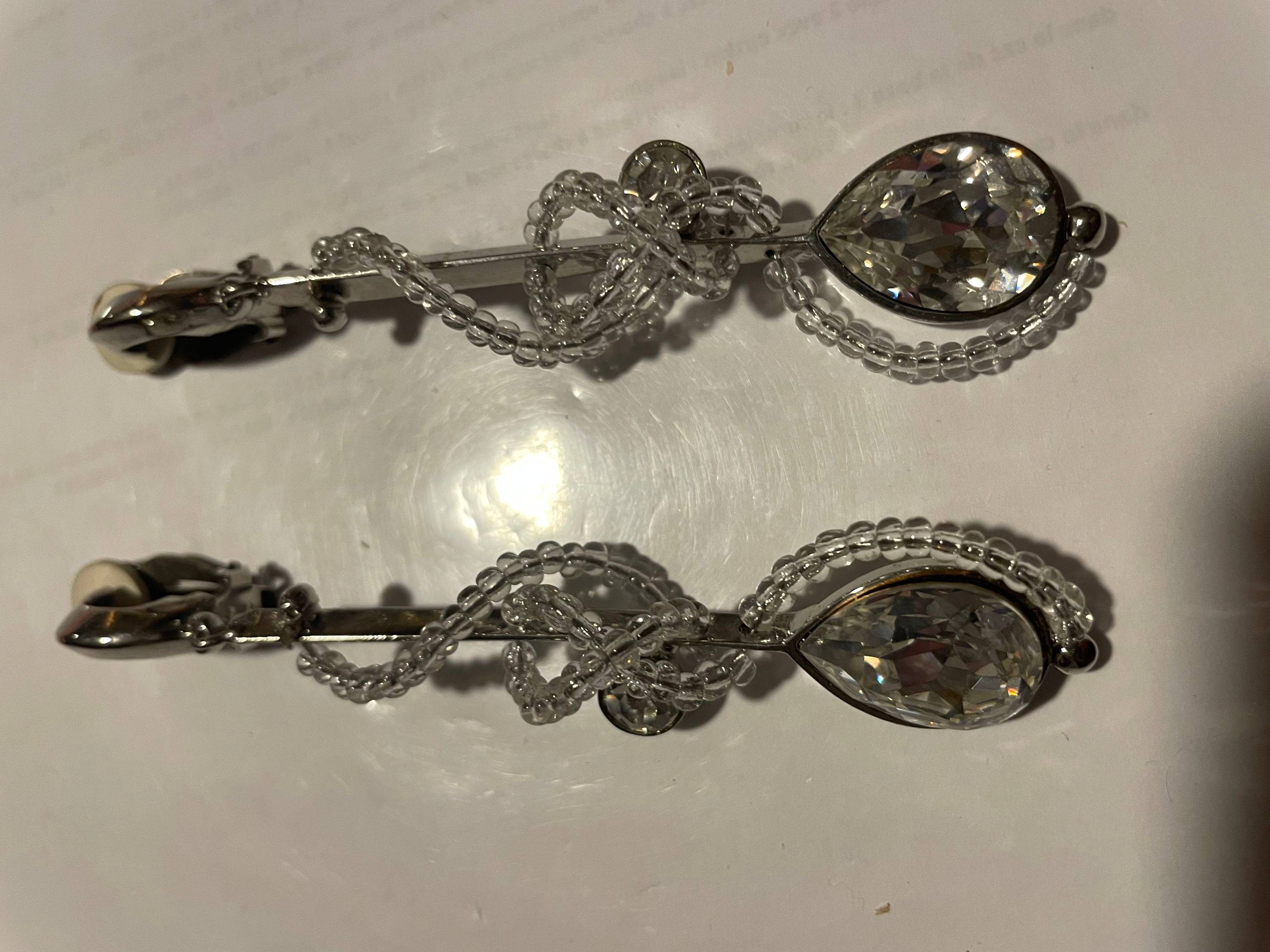 Vends clip argenté + pendant strass crystal et enfilage perles translucides sur tige Antigona