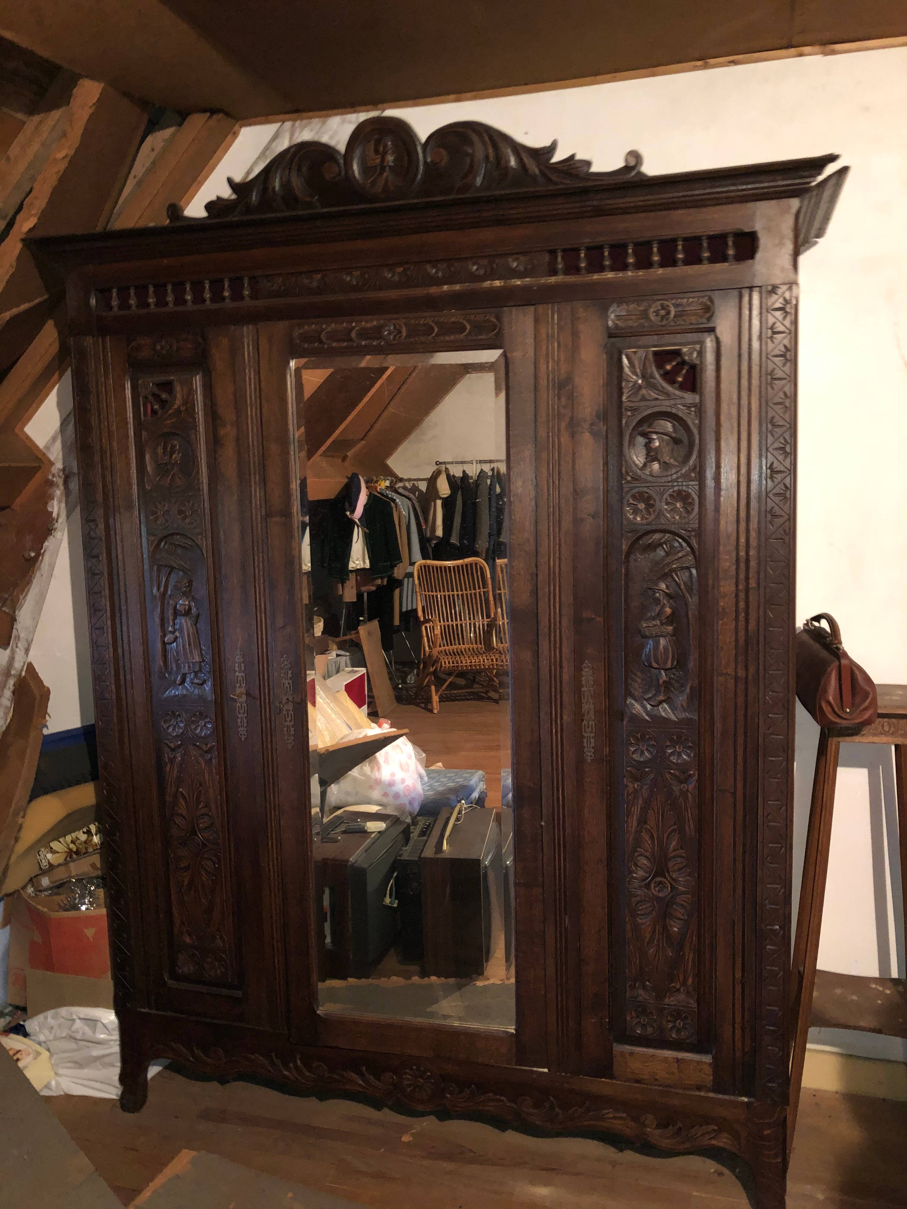 Armoire ancienne bretonne sur Gens de Confiance