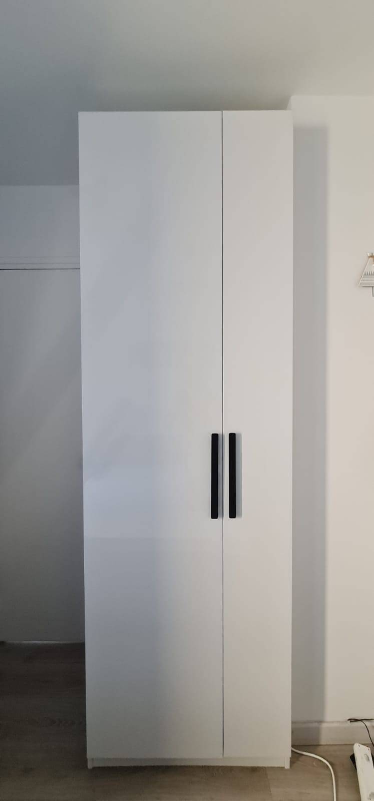 Armoire Ikea blanc laqué penderie + tiroirs sur Gens de Confiance