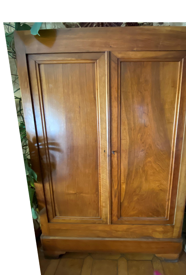 Armoire 2 portes en noyer sur Gens de Confiance