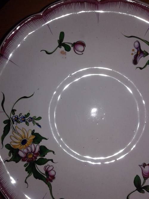 Assiette ancienne en porcelaine