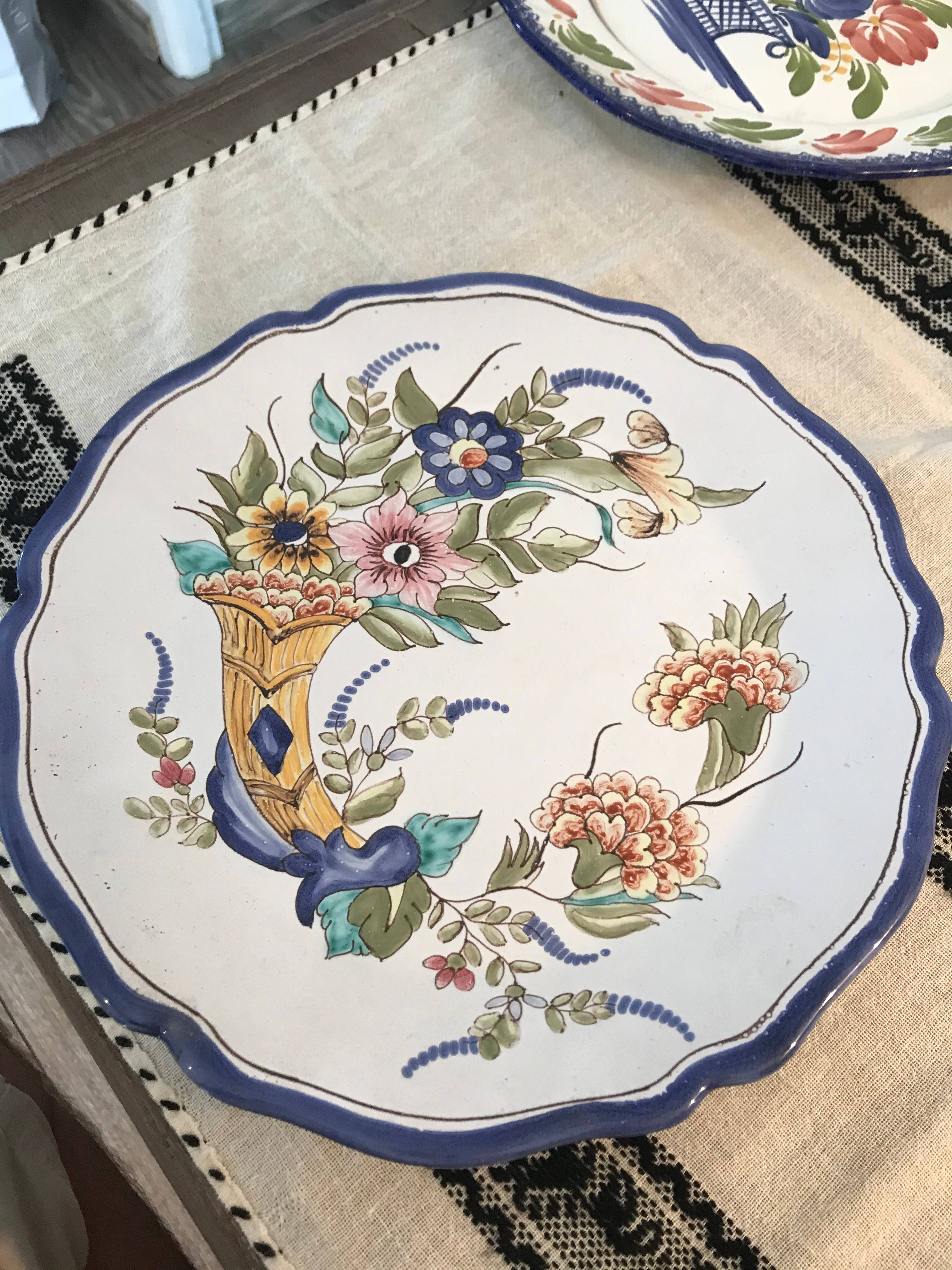 Assiette faïence de Nevers signée Georges