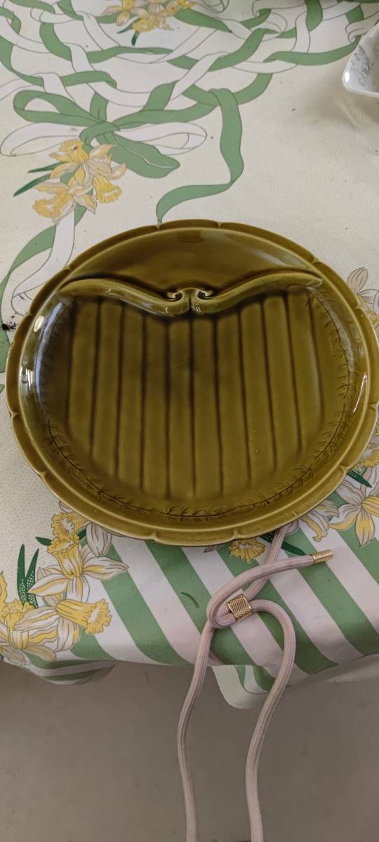Assiettes à Asperges - Gien