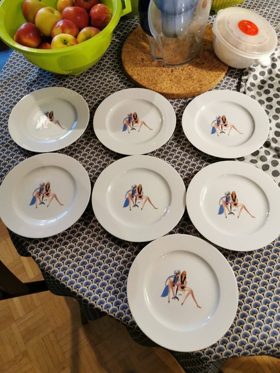 Vends 7 assiettes à dessert LA Parisienne