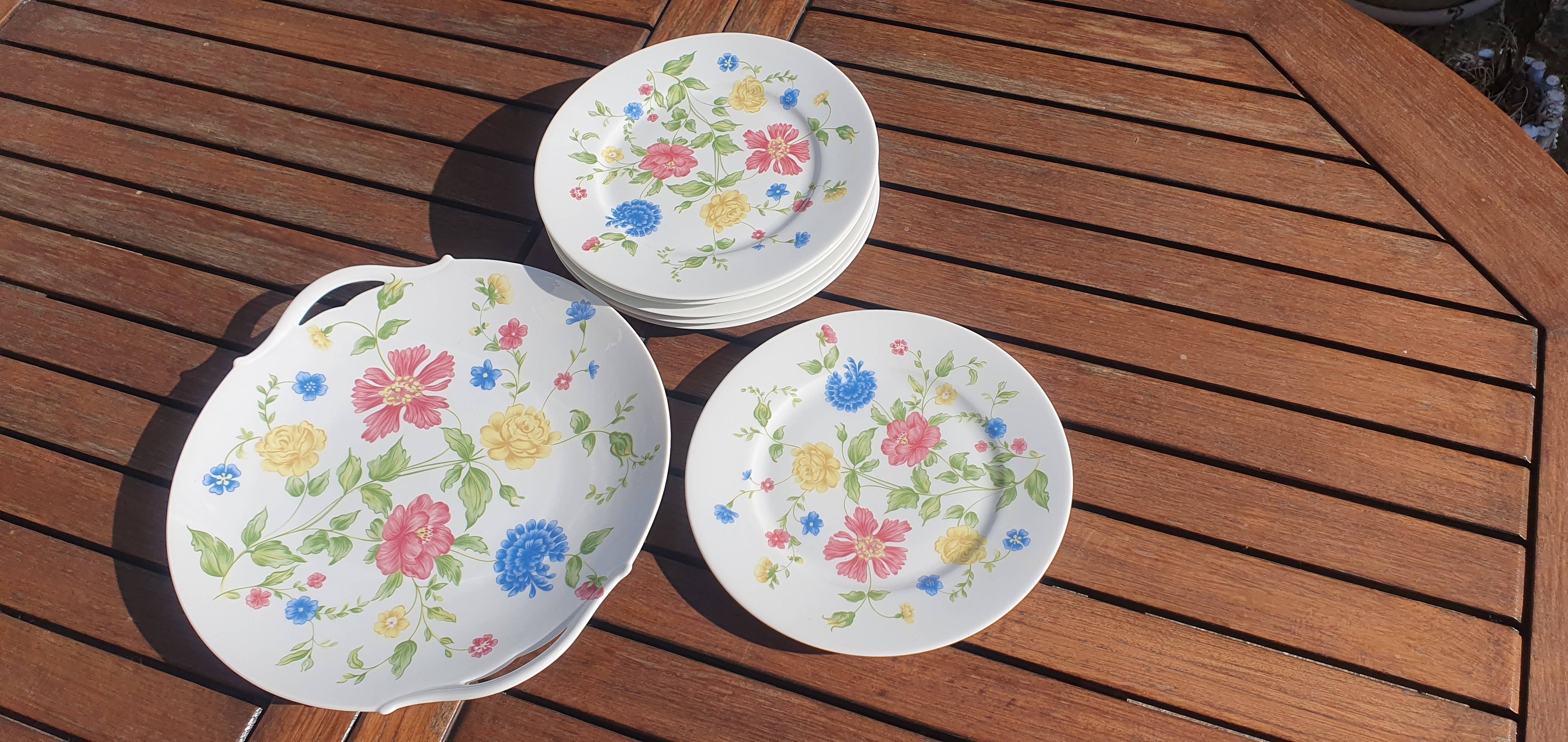 6 assiettes à dessert + plat - porcelaine