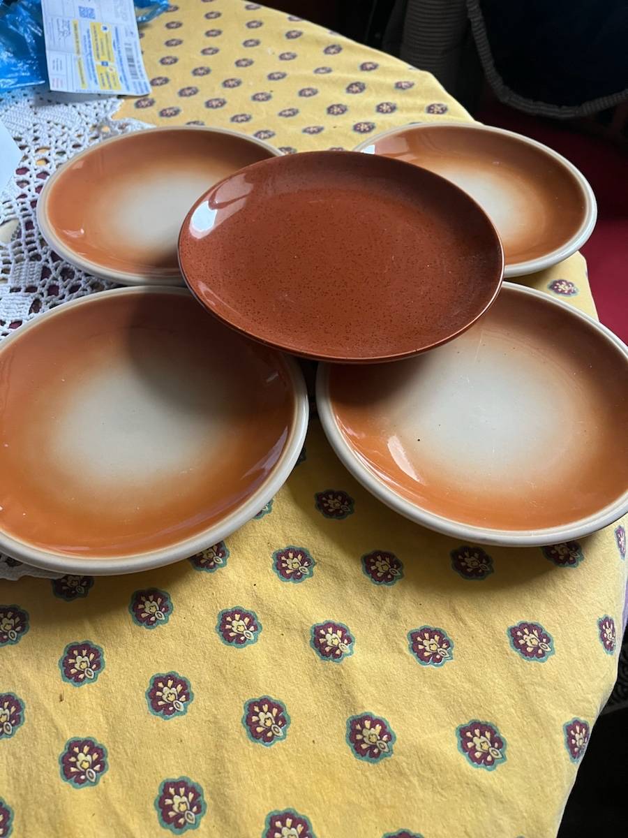 Vends lot d’assiettes à dessert