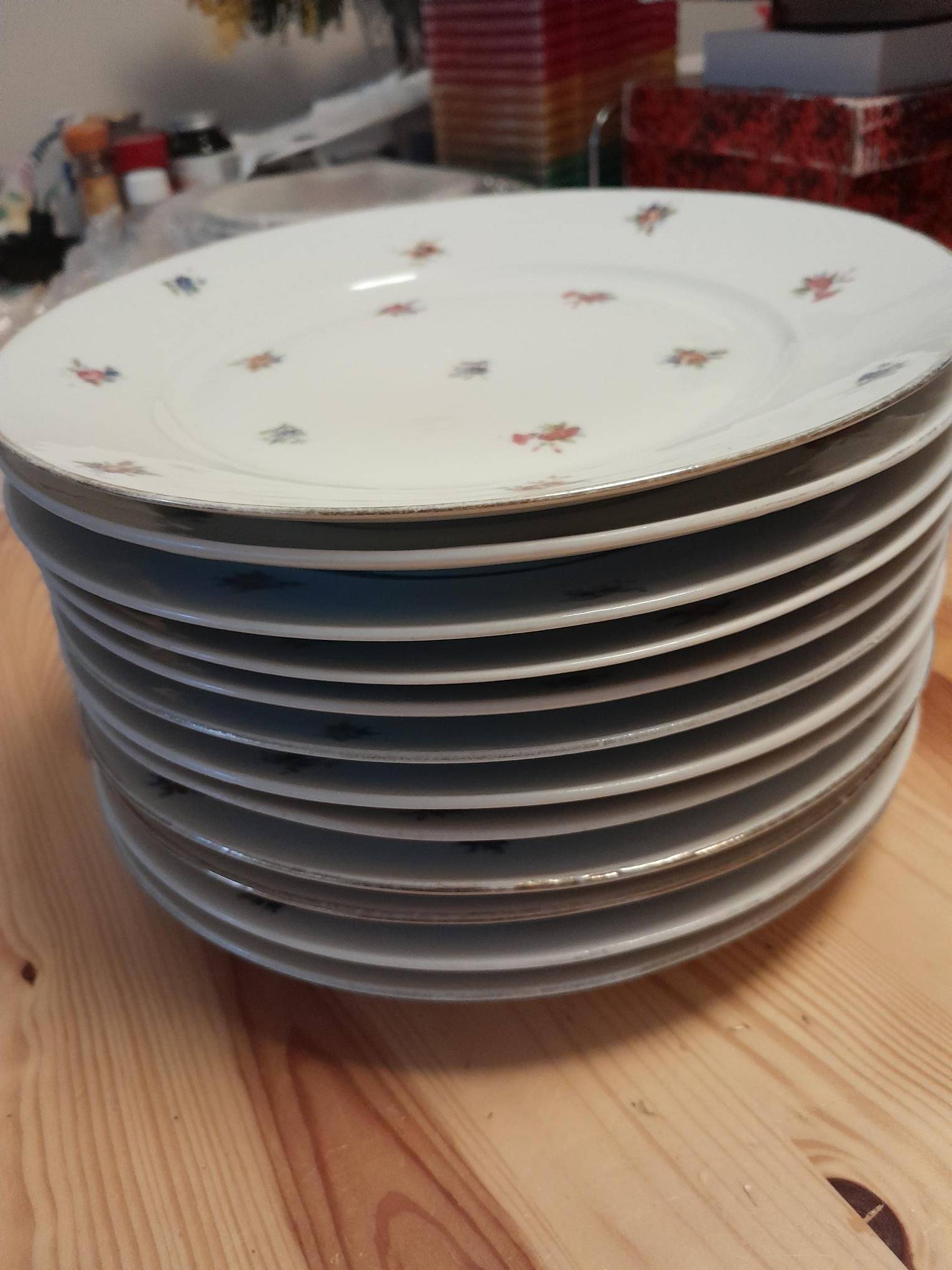 12 assiettes porcelaine LOURIOUX FOËCY fleurs vintage