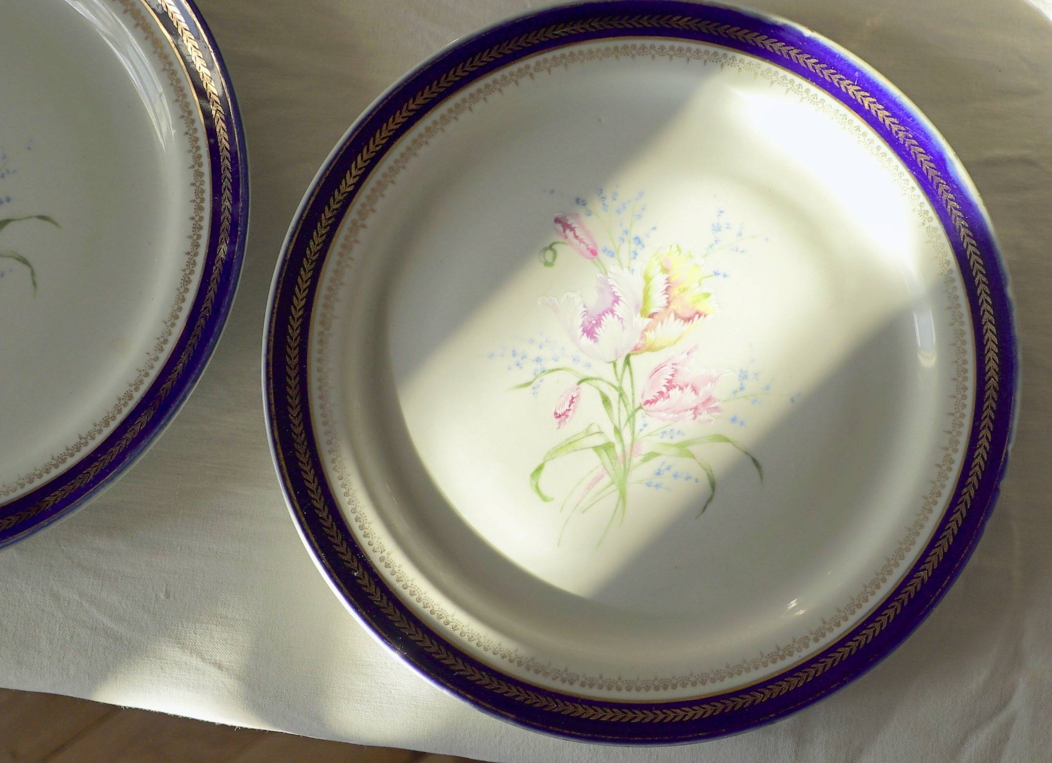 2 assiettes Saint Amand anciennes