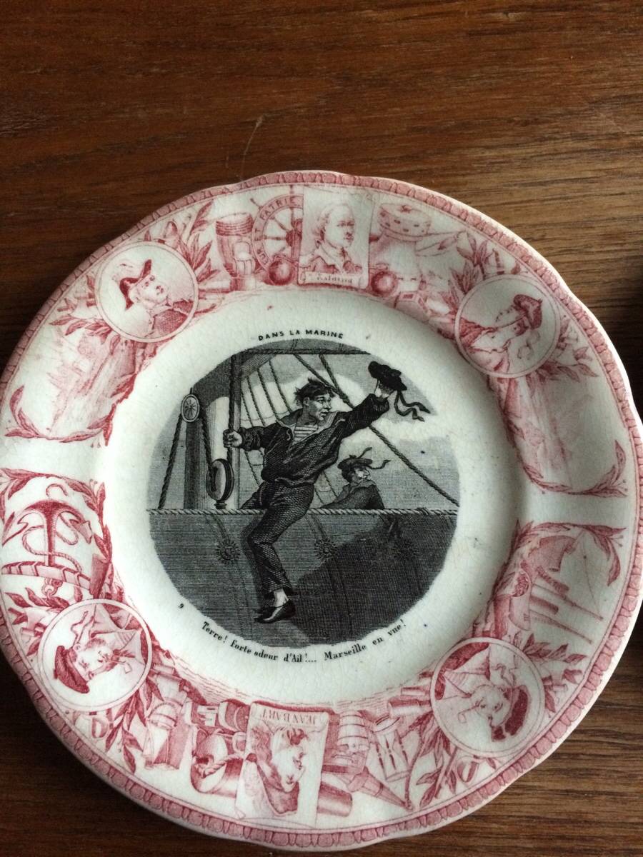 2 assiettes d’une série concernant la marine