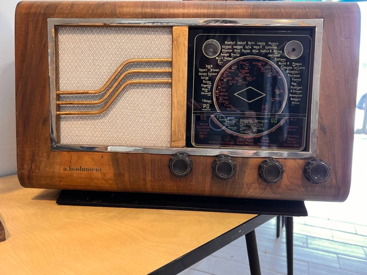 Radio vintage 40’ S Bluetooth sur Gens de Confiance