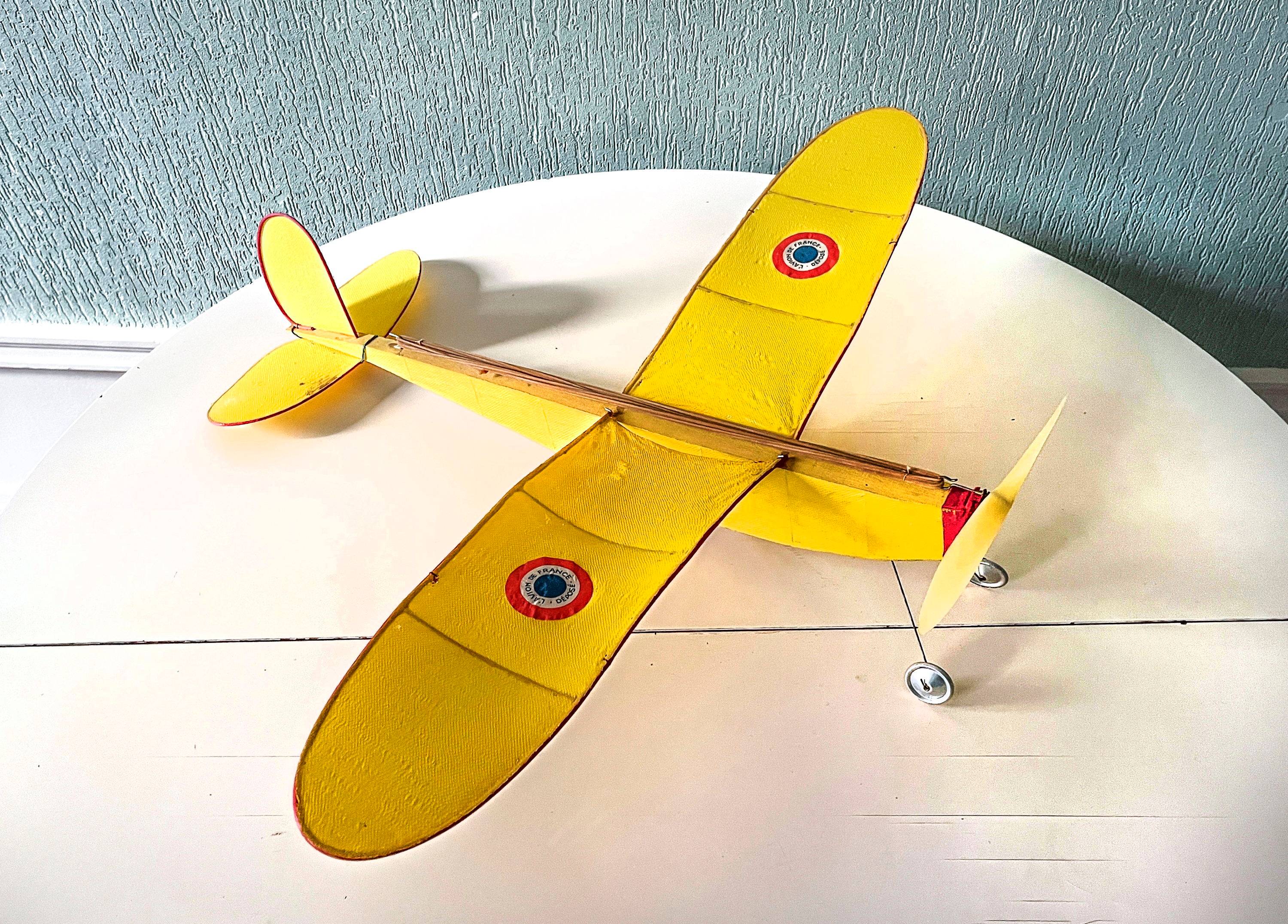 Ancien maquette modelisme l'avion de france sans pilote le