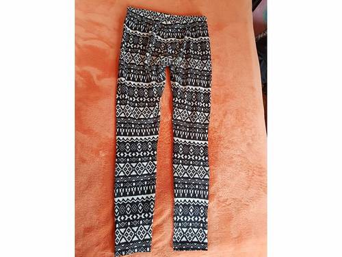 Vends Legging imprimé jacquard noir/blanc T. 14-16 ans ou T.34-36