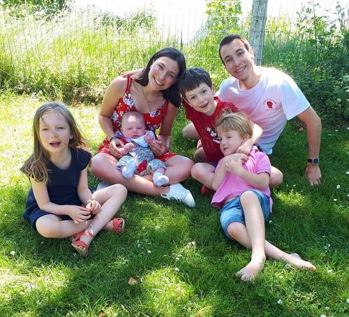 Propose babysitting à la carte chez vous ou chez moi
