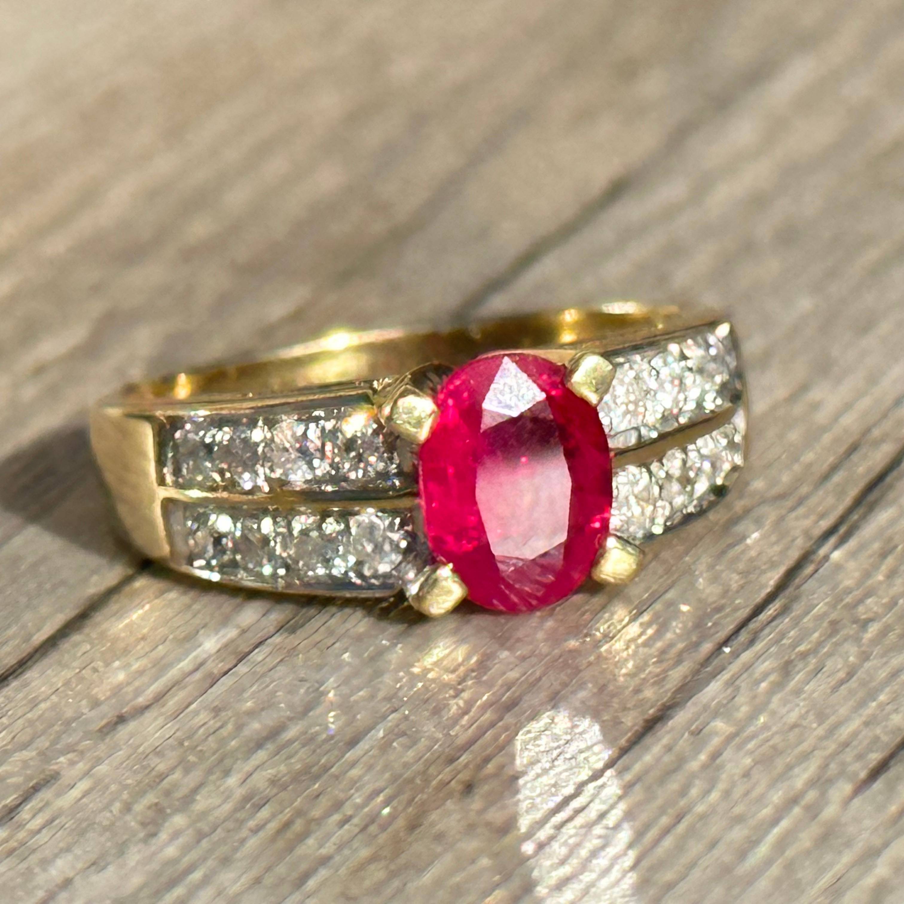 Bague En Or 18 Carats Avec Rubis Et Diamants - Magnifique Solitaire Vintage, 2.89 Grammes