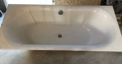 Vends Baignoire acrylique Villeroy et Boch 170 cm