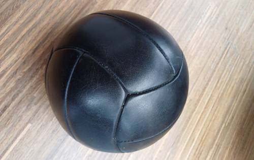 Rare ballon de foot vintage en cuir