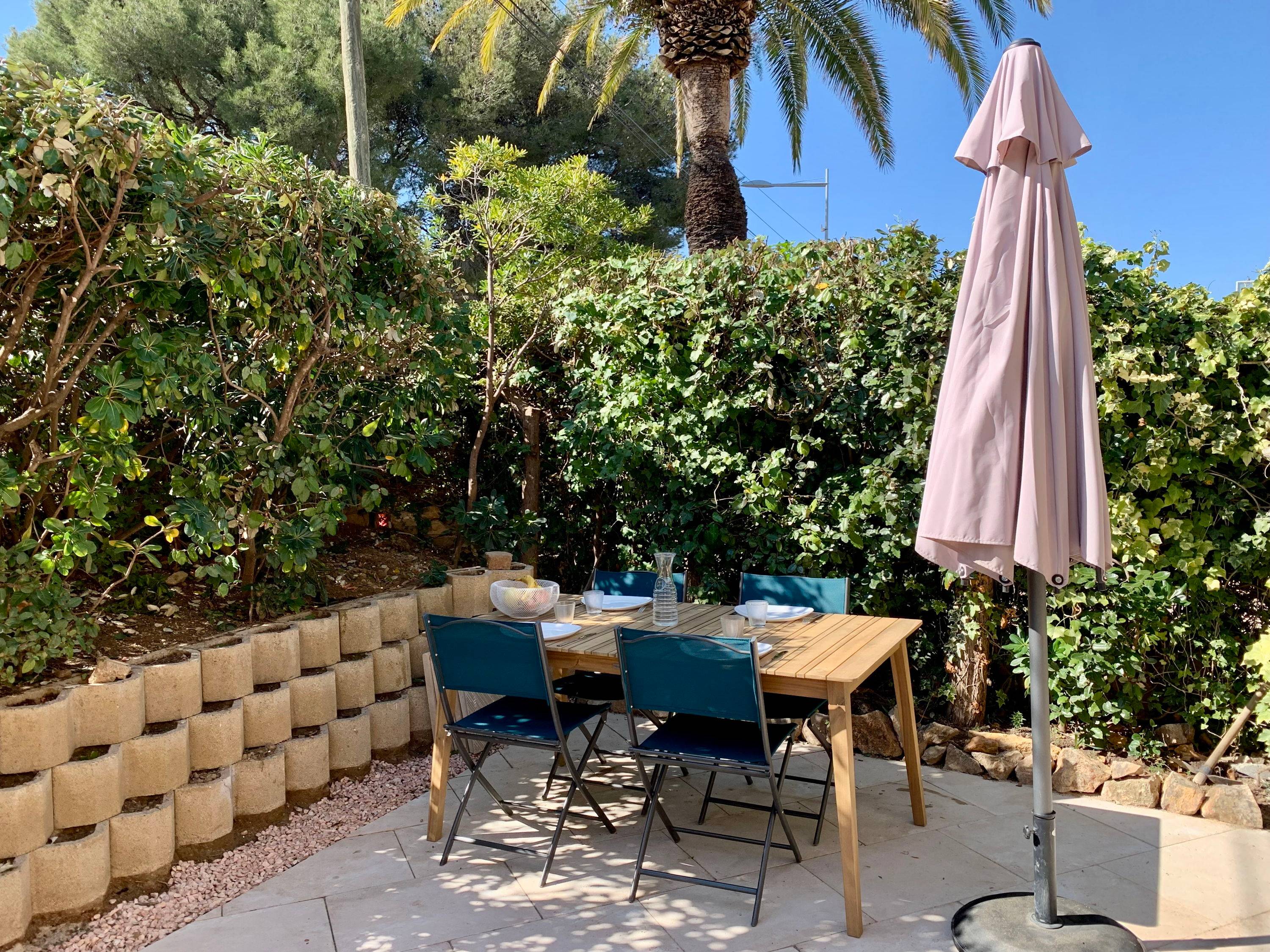 Bandol, tout à pied ! Charmant 2 pièces climatisé avec jardin 4 couchages à 10 min des plages