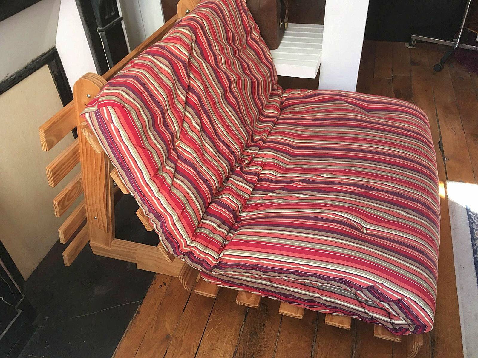Banquette lit futon une place avec sommier on Gens de Confiance