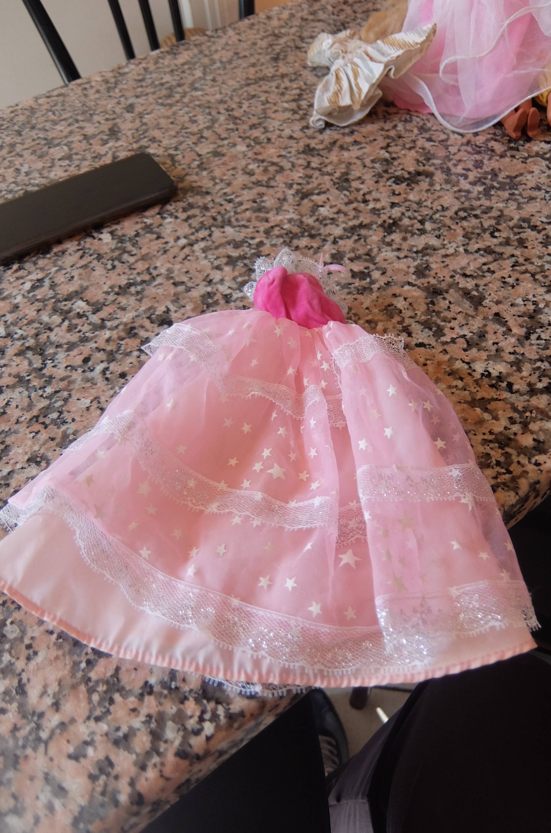 Vends robe Barbie vintage glow in the dark