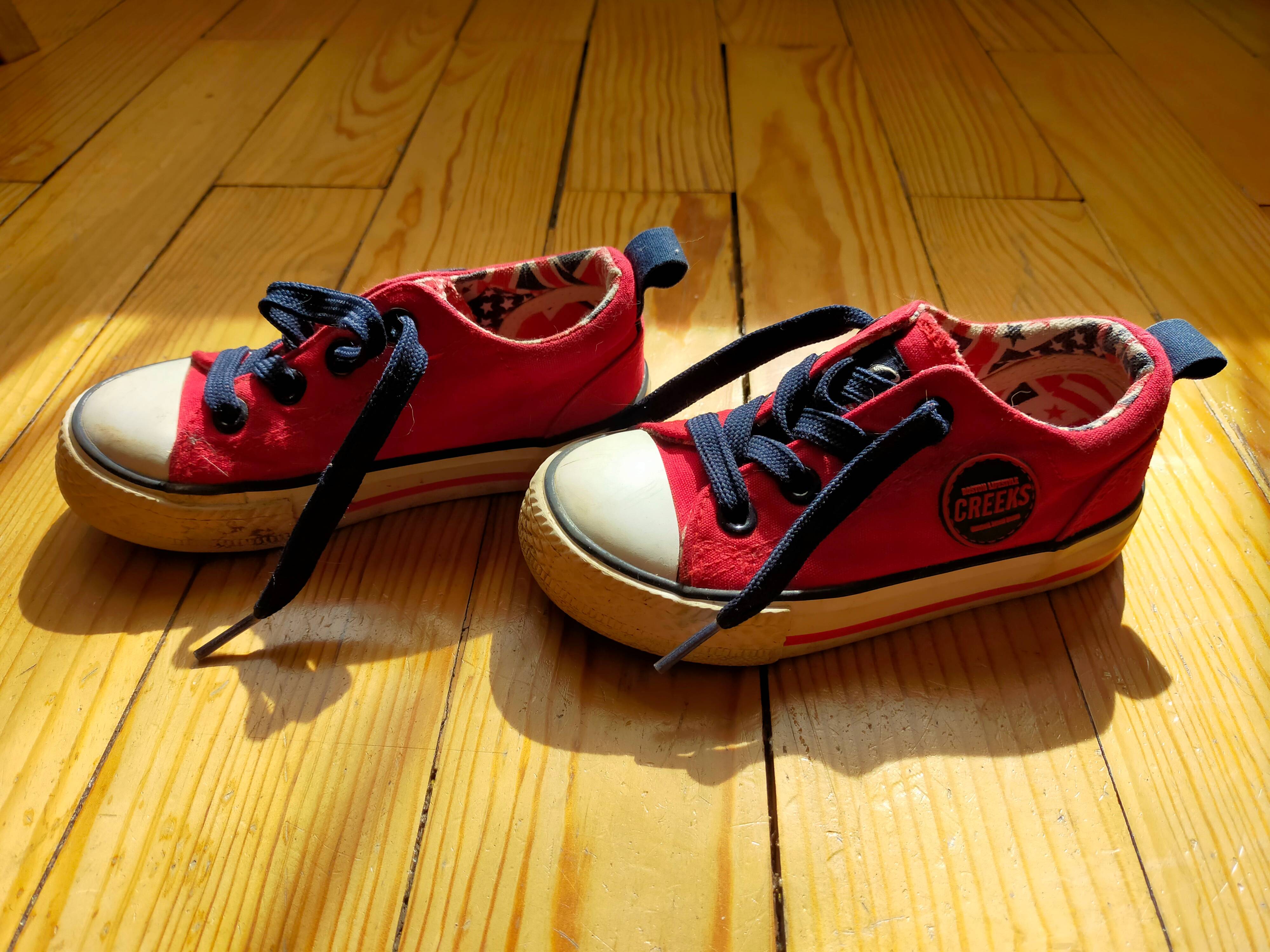 Baskets Creeks en toile rouge à lacets 25