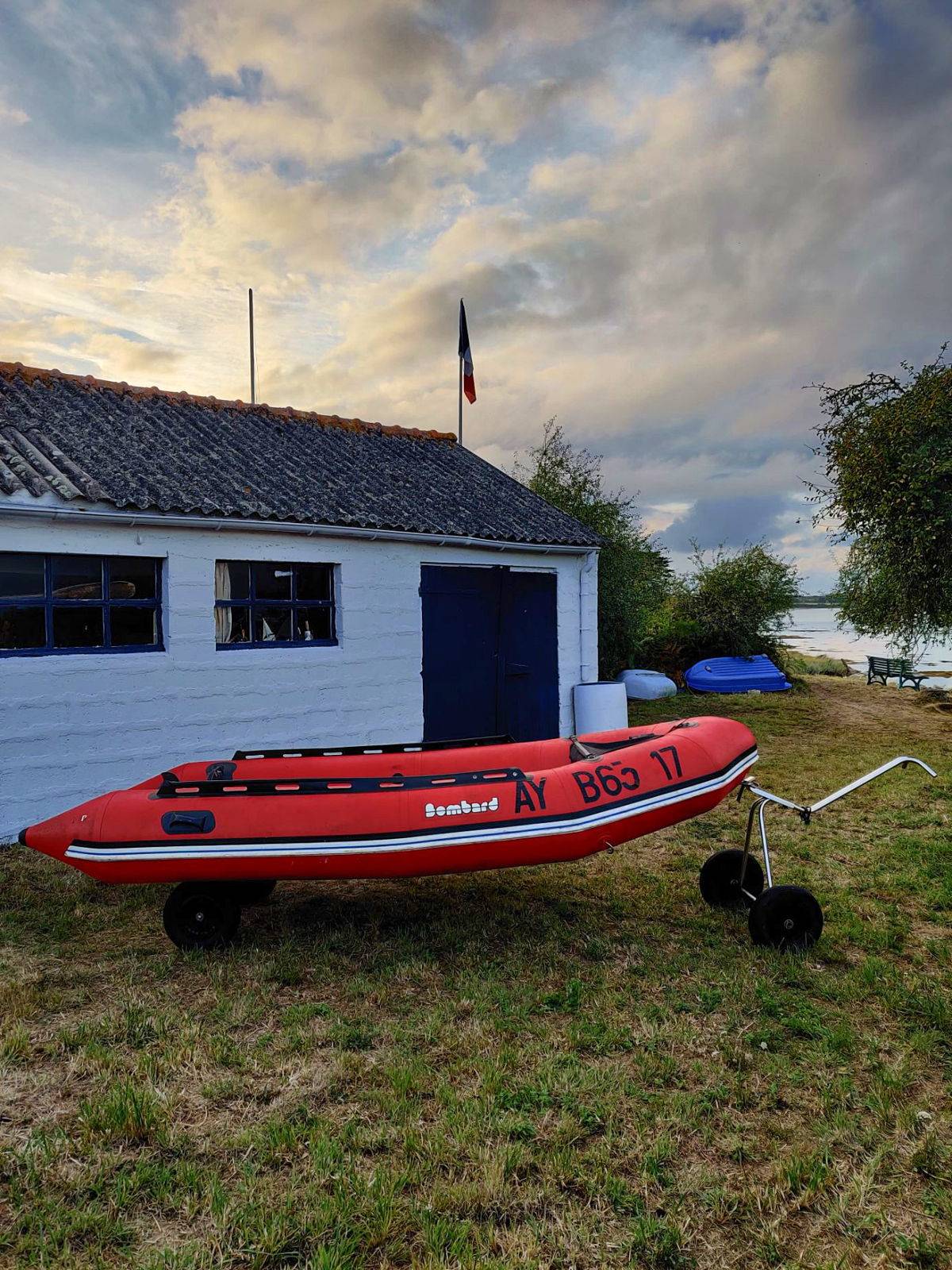 Bateau BOMBARD Aerotec 380 Annexe gonflable sur Gens de Confiance