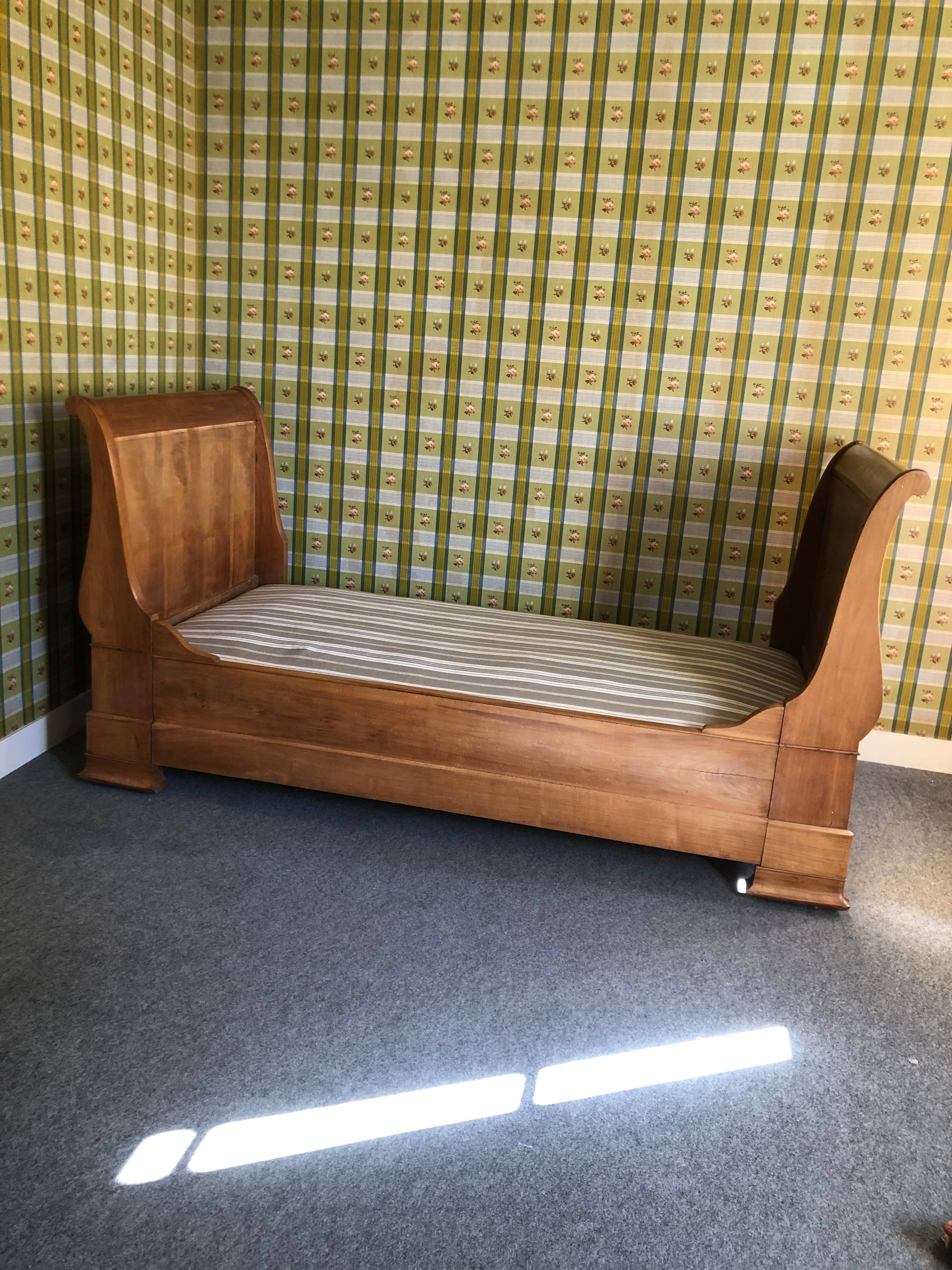 Lit bateau ancien + matelas + sommier - Ameublement