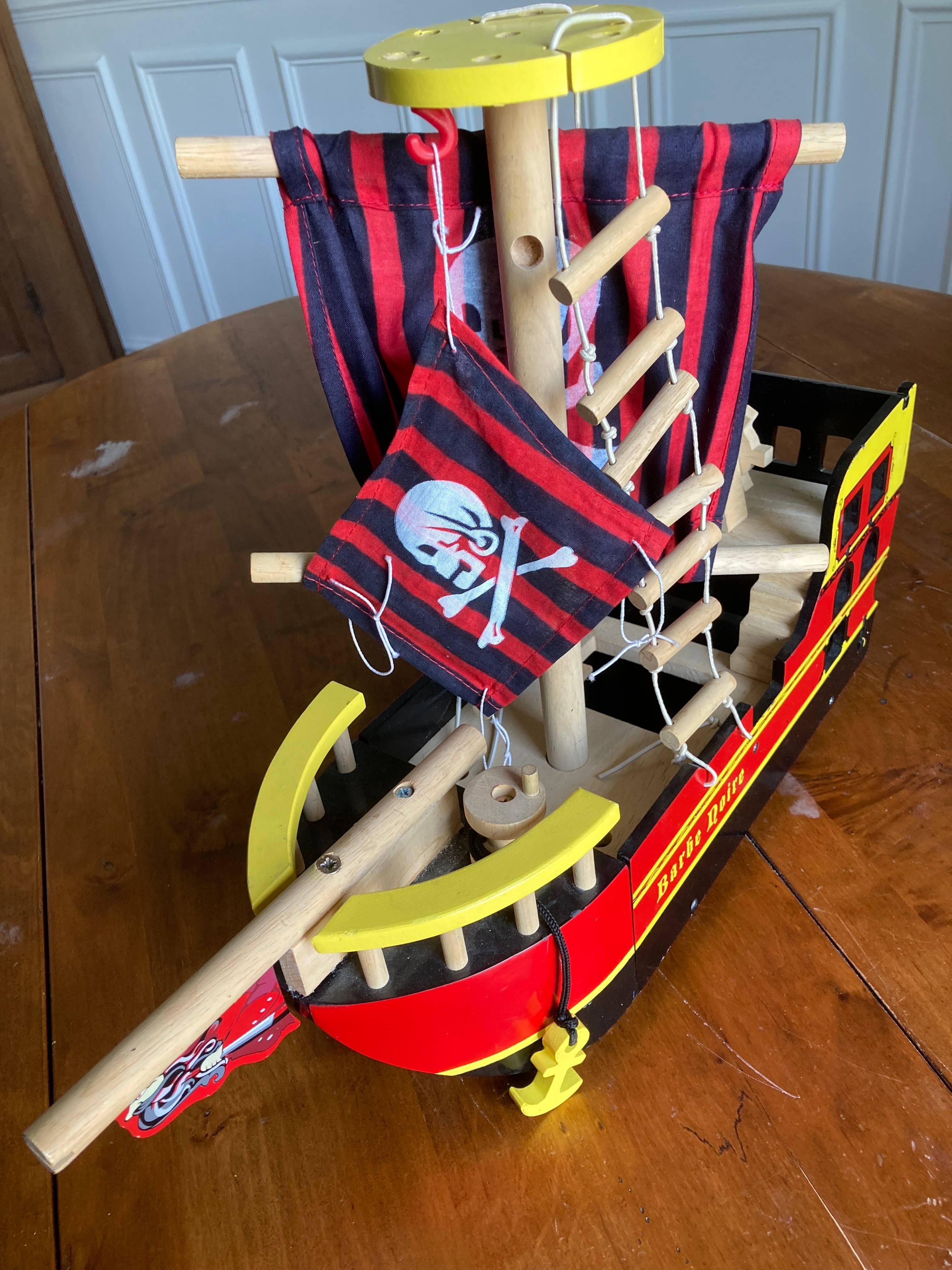 Bateau de pirate en bois