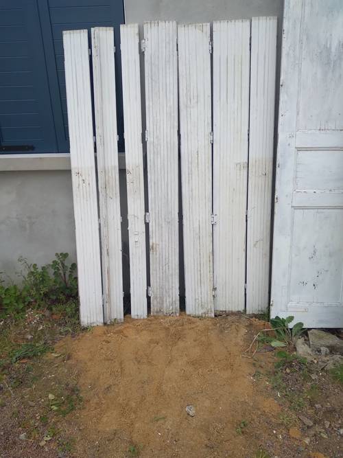 2 lots de battants de volet en bois