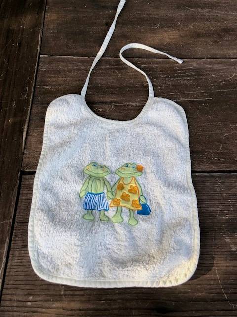 Bavoir motif tortues - marque carré blanc en très bon état