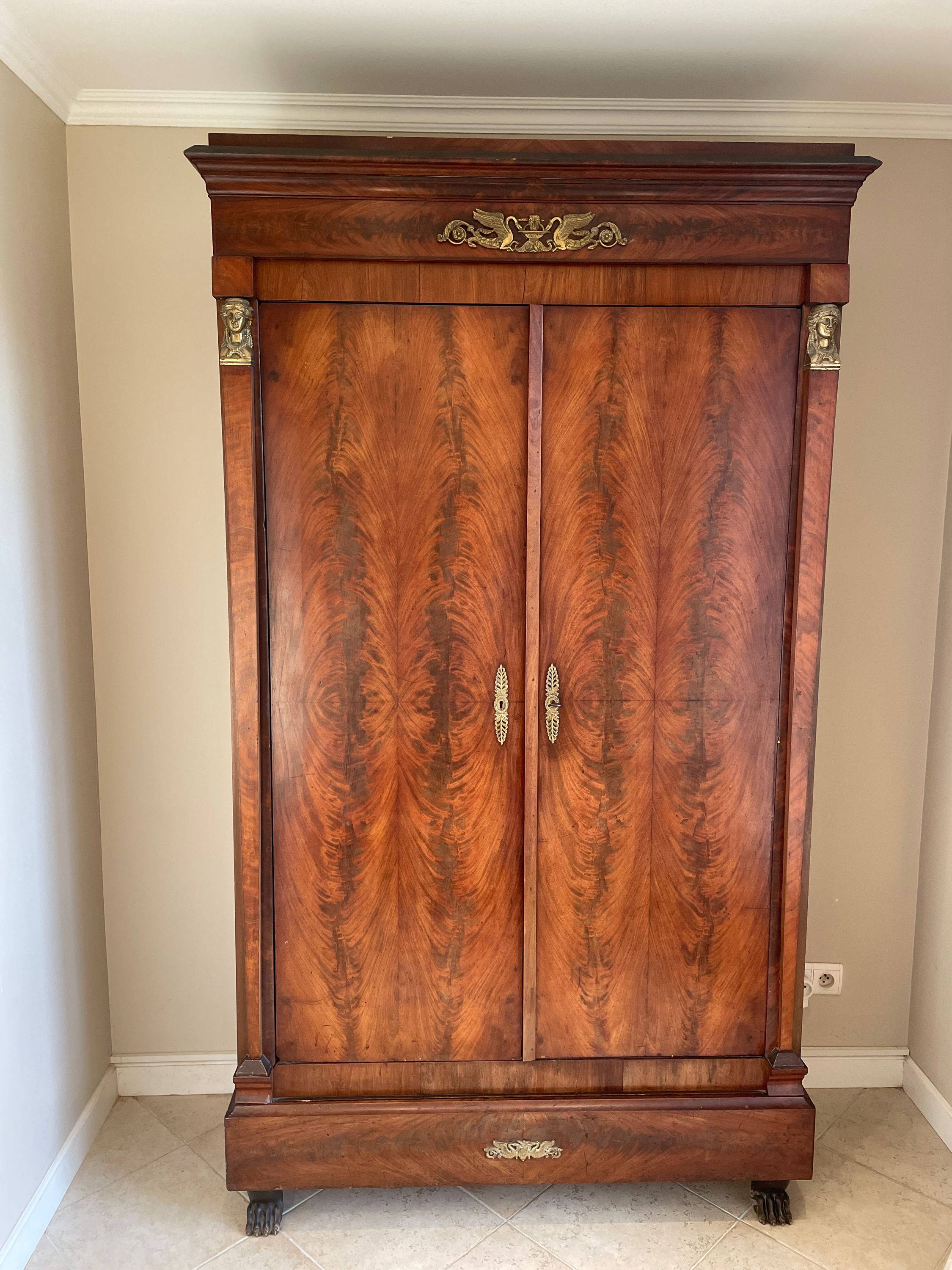 Très belle armoire Empire en acajou