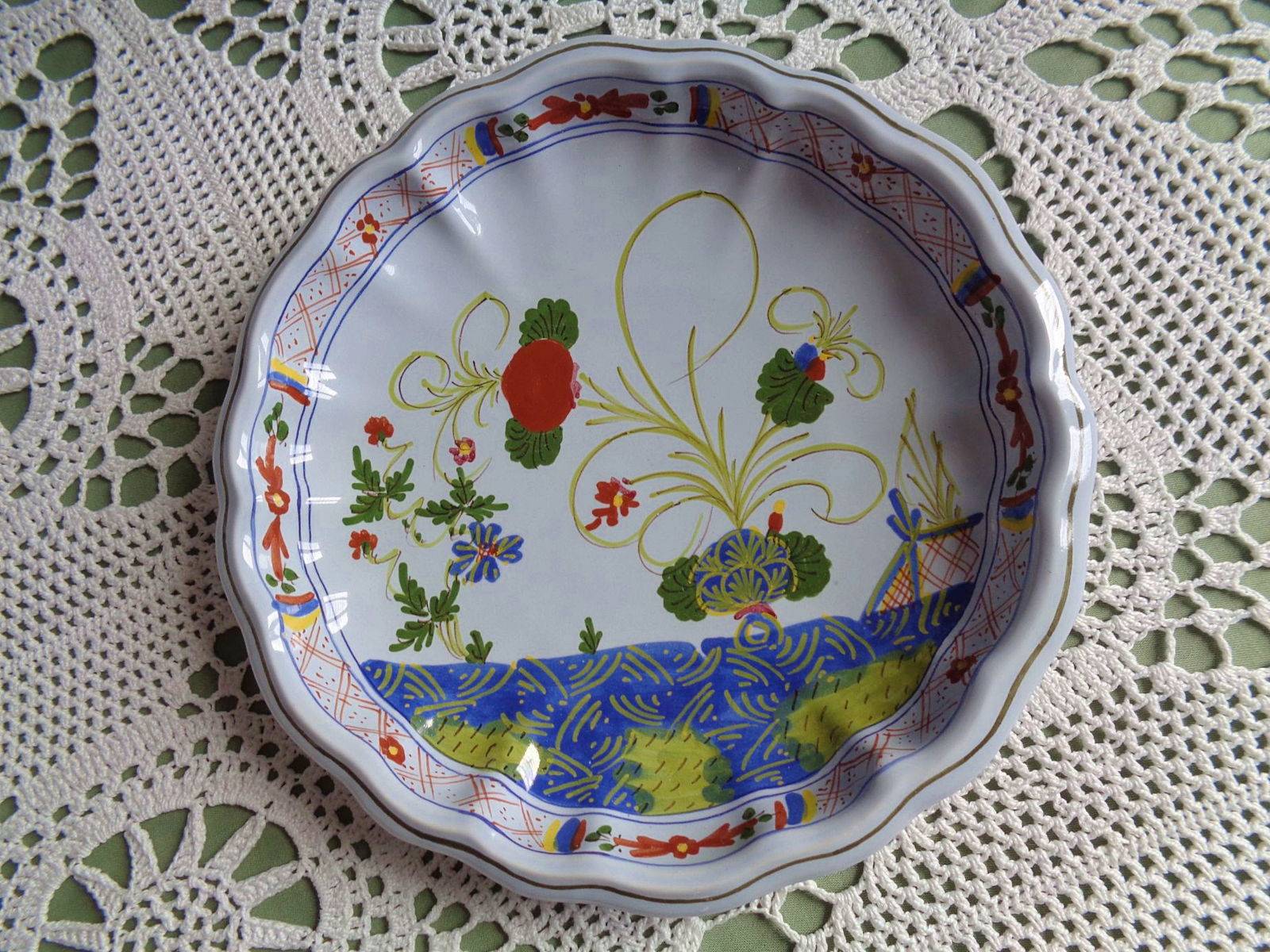 Belle assiette décorative en céramique de Faenza