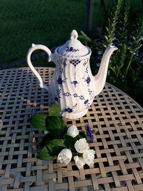 Belle cafetière en céramique Anglaise