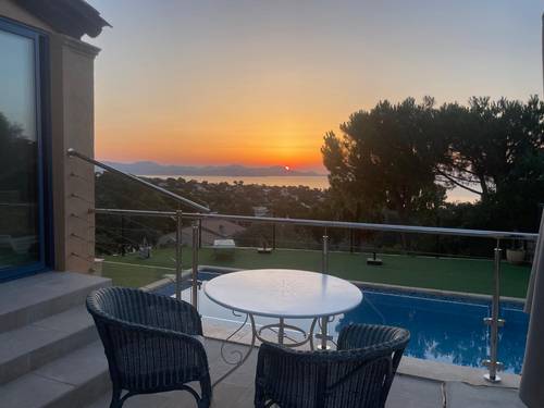 Aux Issambres : villa 14 personnes, piscine, terrain de boules et belle vue mer