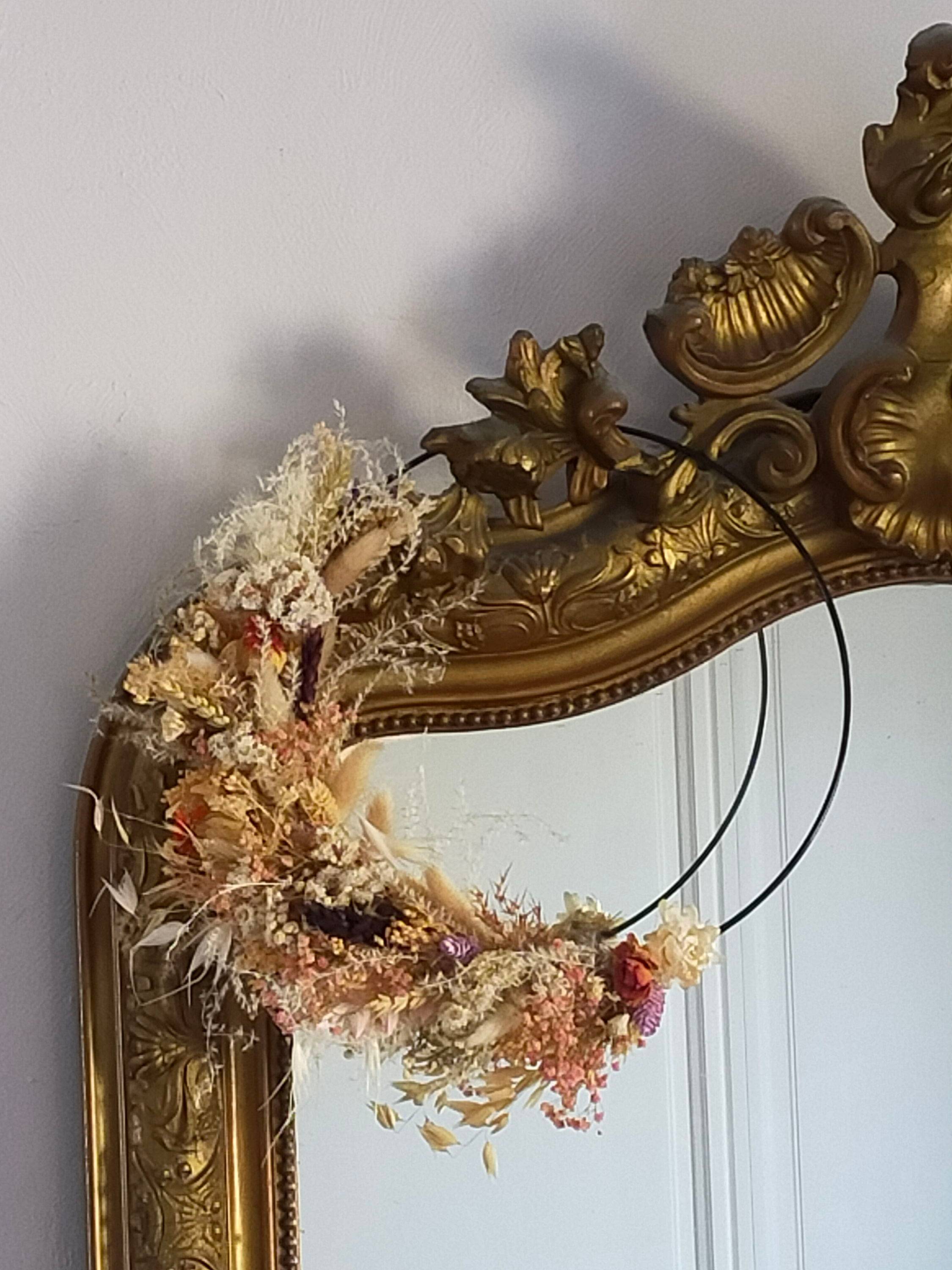 Vends belle couronne de fleurs séchées sur arceau métal noir