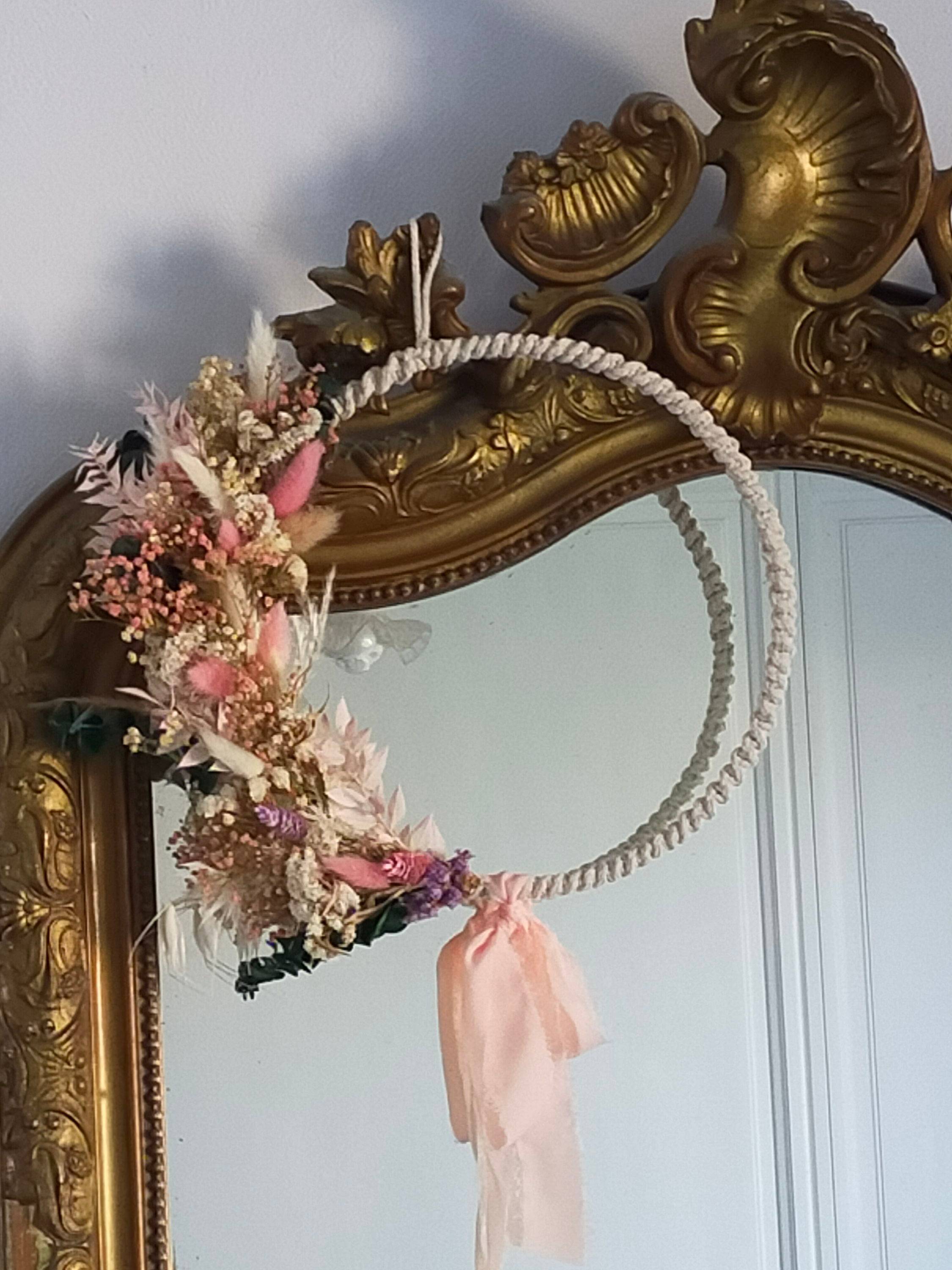 Vends belle couronne de fleurs séchées et macramé
