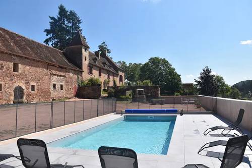 Loue Belle demeure du 18ème - piscine privée - 6 chambres, 14 couchages, Pressy-sous-Dondin (71)